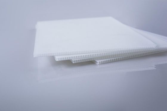 White Plastic Corrugated Plastic Sheets 4x8 Shakeproof PP Hollow Corrugated Plastic Board