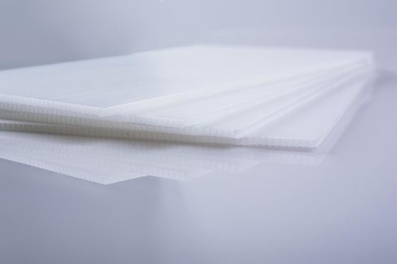 White Plastic Corrugated Plastic Sheets 4x8 Shakeproof PP Hollow Corrugated Plastic Board