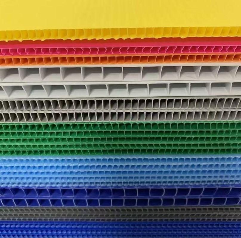 Customized Plastic Corrugated Sheet Hollow Panel Length Smooth And Matt Surface